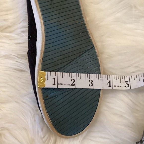 Tom’s slip on shoe Woman’s 7.5 black with white soles slightly used - Picture 4 of 16